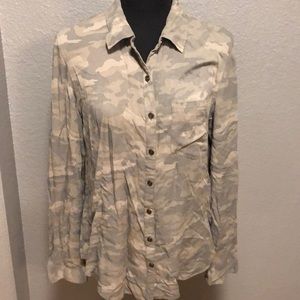 Maurice’s size S button up shirt light color camouflage print
